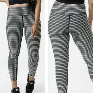 Zyia Active Aztec Adrenaline Black Gray Striped 7/8 legging size 0 womens